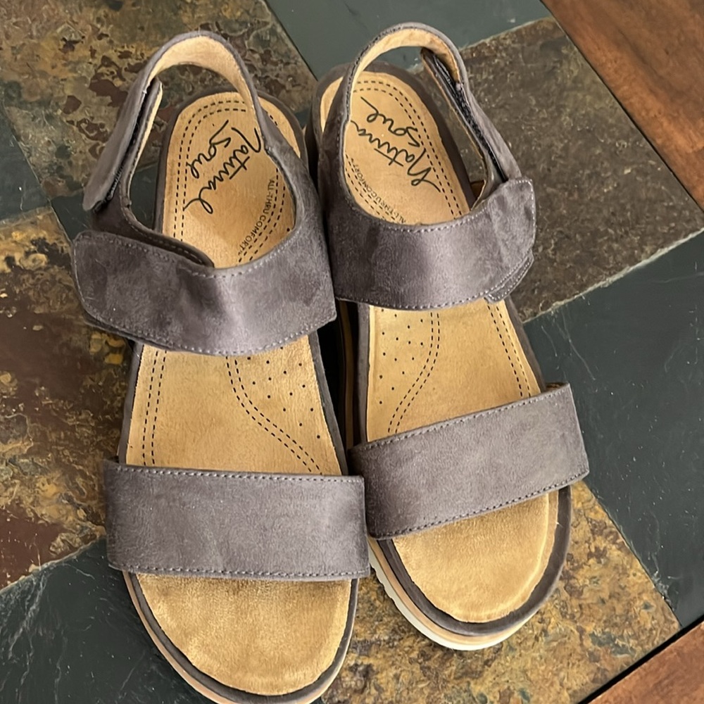 Natural Soul sandals, size 8.5, brown, Velcro enclosure. EUC - Picture 2 of 6